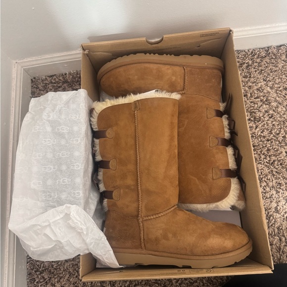 Ugg Bailey Bow Talls - Picture 1 of 7
